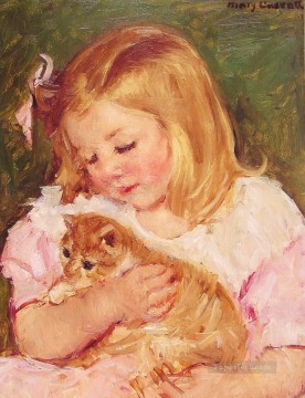 動物 Painting - 猫を抱くサラ メアリー・カサット